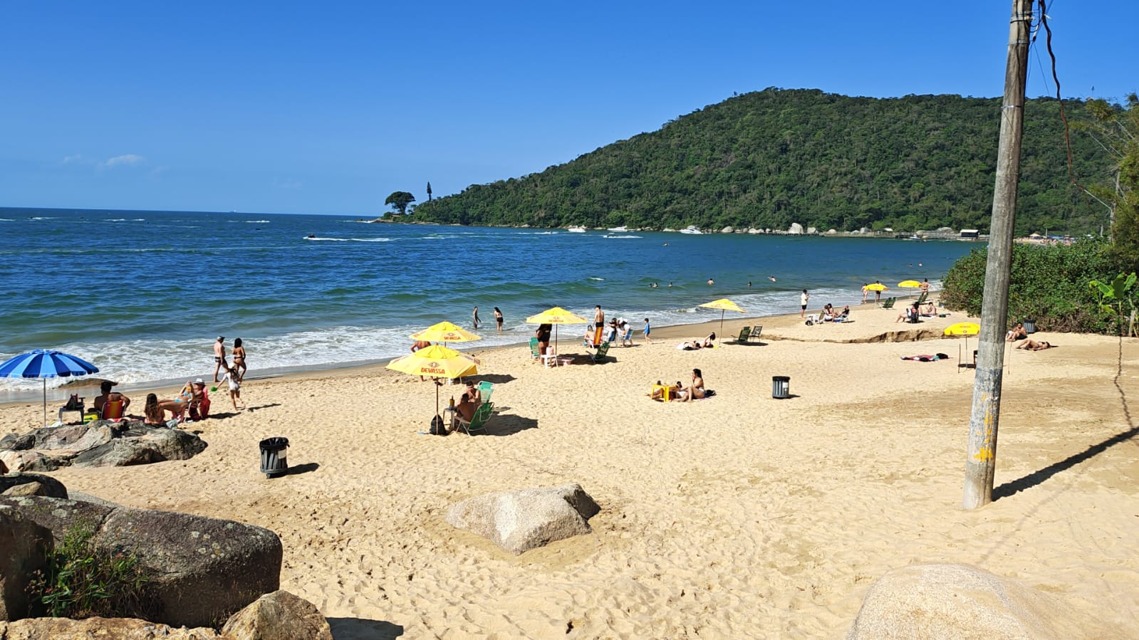 Praia de Laranjeiras BC.jpg